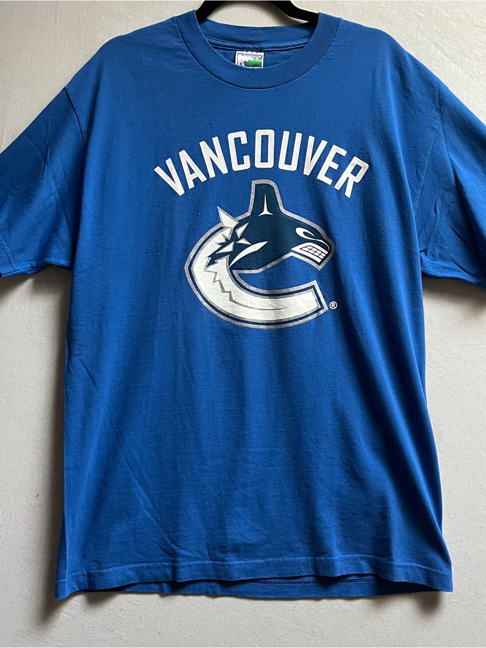 Vintage Waves Vancouver Canucks NHL Hockey Graphic T Shirt